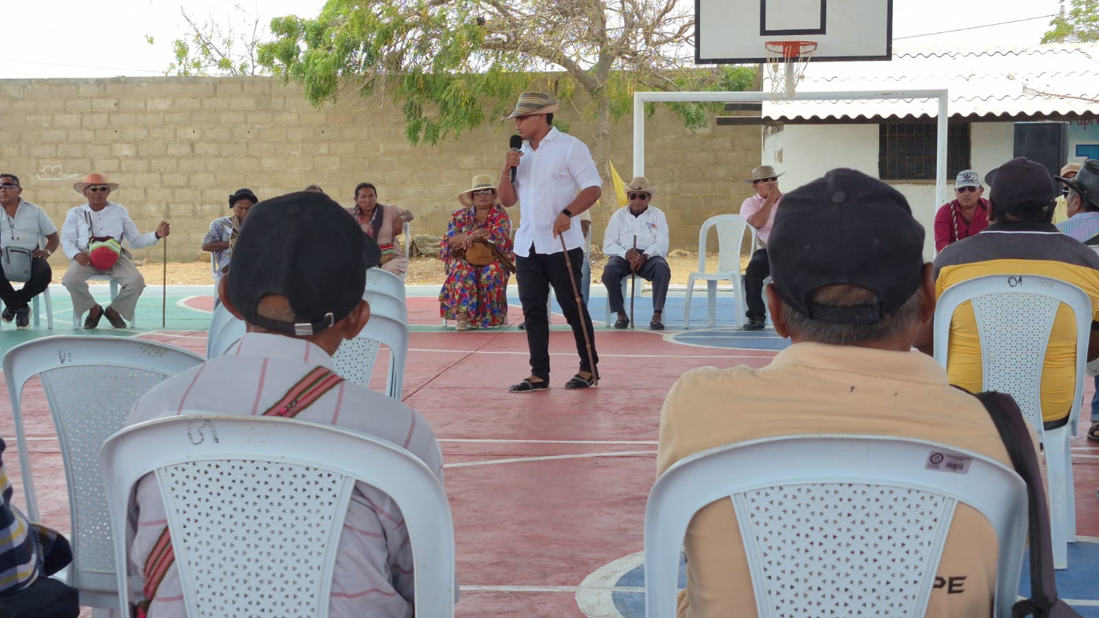 Encuentro con participantes sentados en círculo